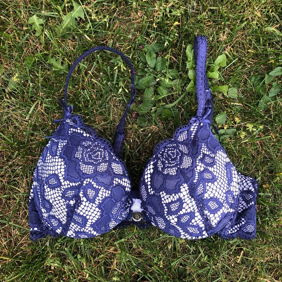 La Vie en Rose Front-Clasp Lace Push-up Bras - Picture 3 of 3